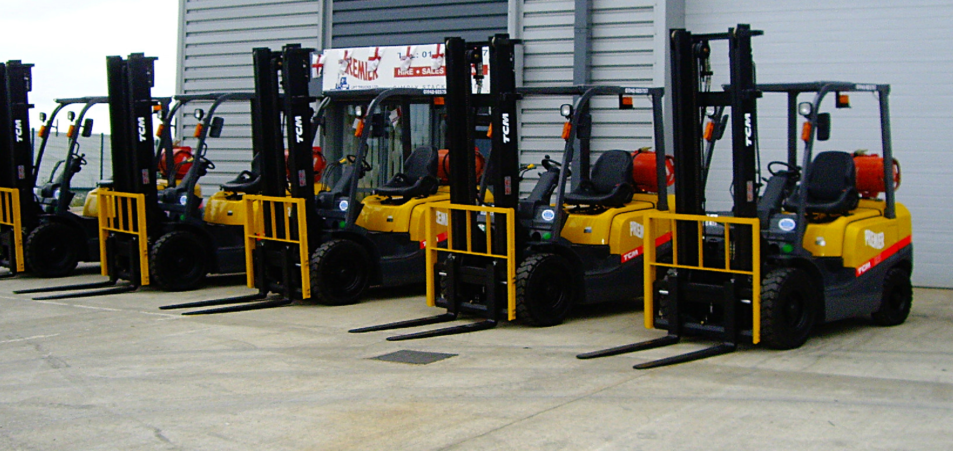 tcm-fork-lift-truck-slider-image tcm forklift truck sales